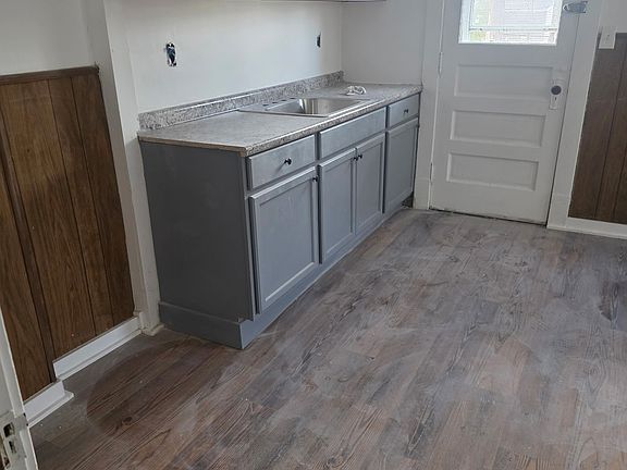 5th image of 2176 West Blvd #2176