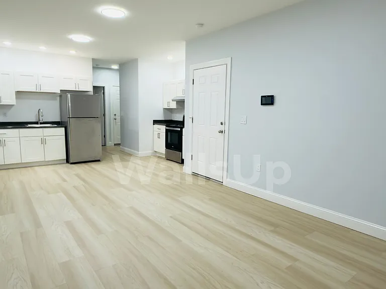 17-19 Cabot St #1 — Photo 4