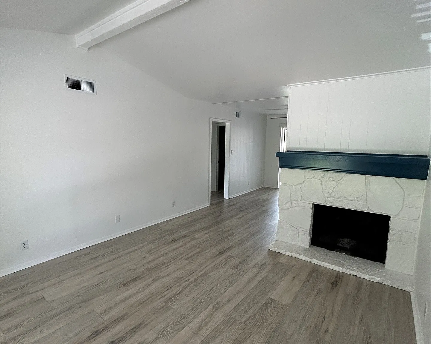 1 bed, 1.0 bath, 784 sqft, $1,200 — Photo 3