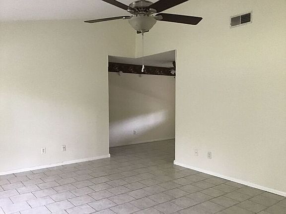 3rd image of 6346 Fox Briar Trl