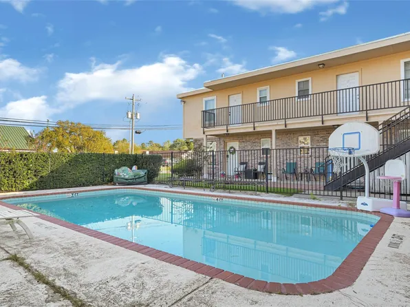 107 E Willowick Ave APT 4, Friendswood, TX 77546