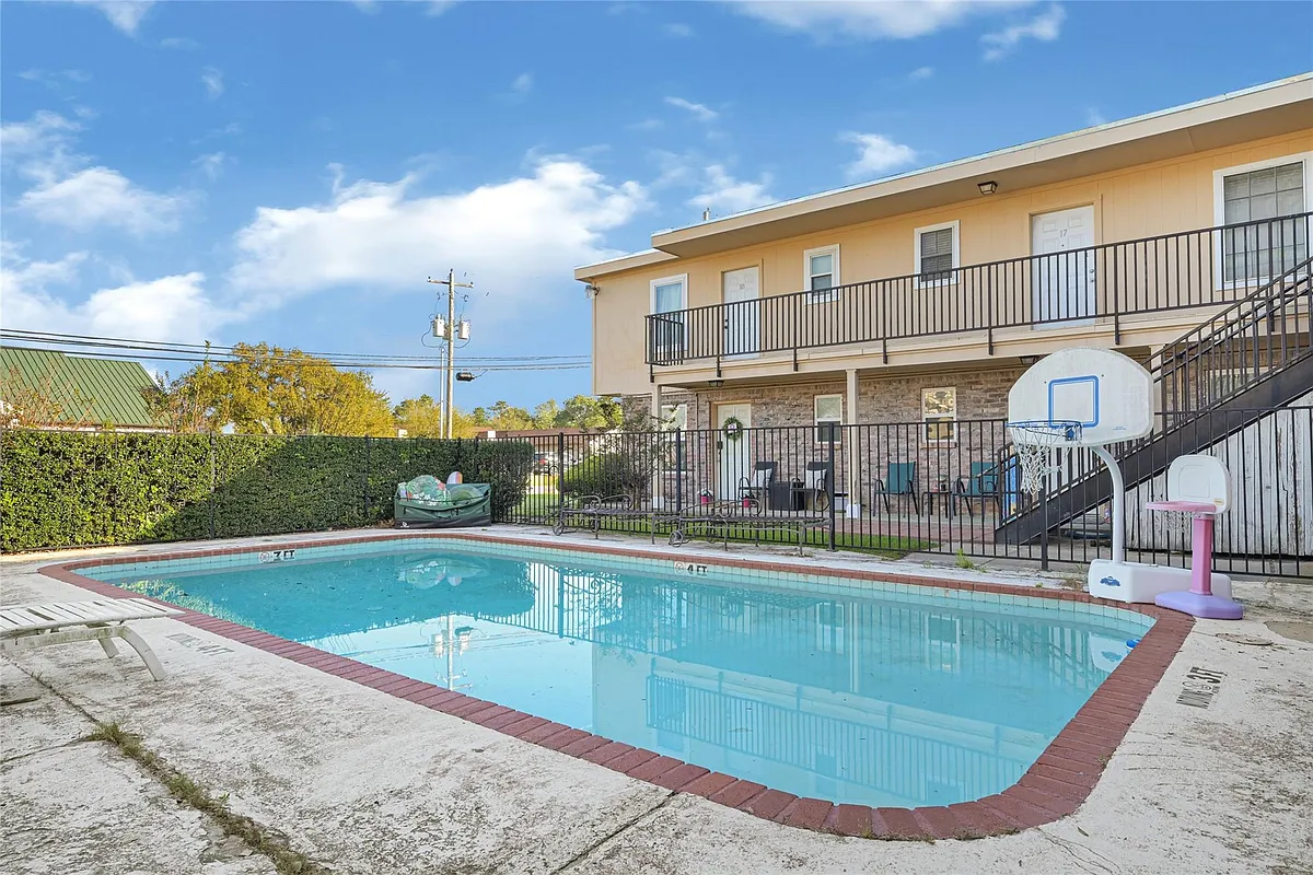 Building Photo - 107 E Willowick Ave #4