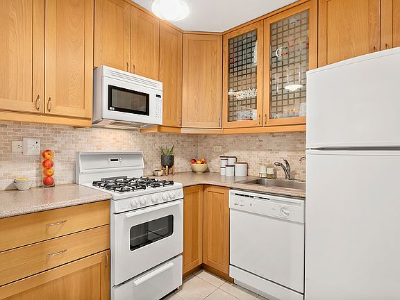 4th image of 85 Livingston St APT 6H