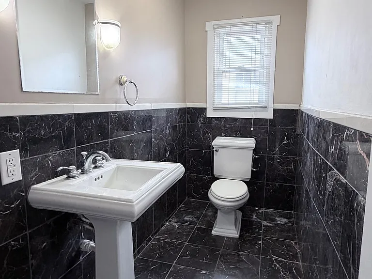 1422 S Lincoln St — Photo 3