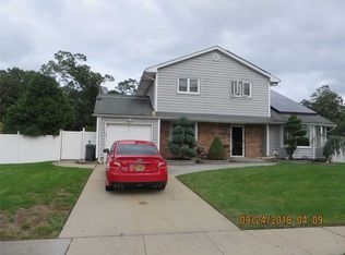 27 Madison Ave, Deer Park, NY 11729