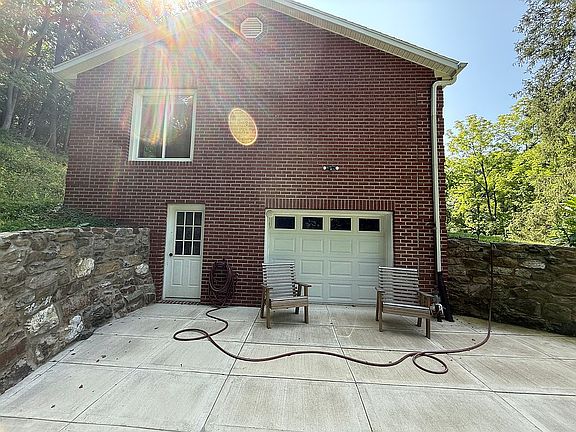 2nd image of 1650 Blue Jay Rd