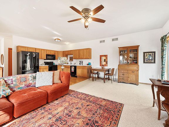 4th image of 573 Kelvington Dr APT 1