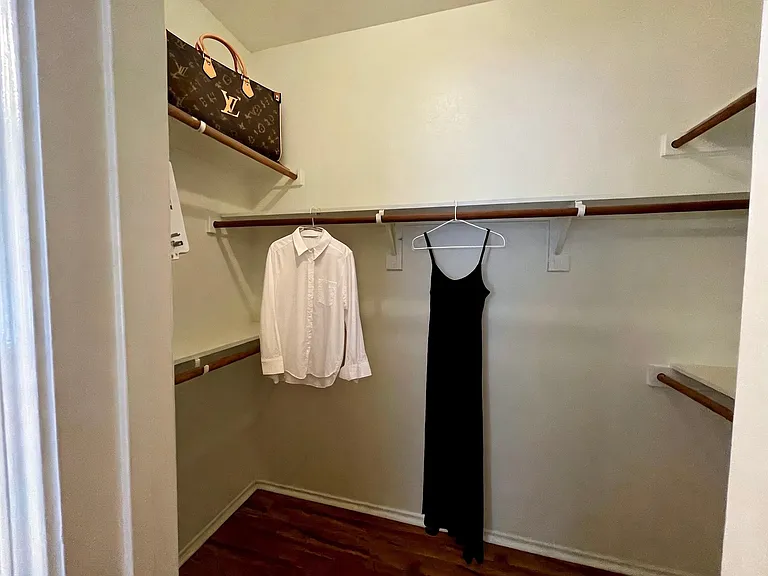 7513 Red Feather Trl — Photo 9