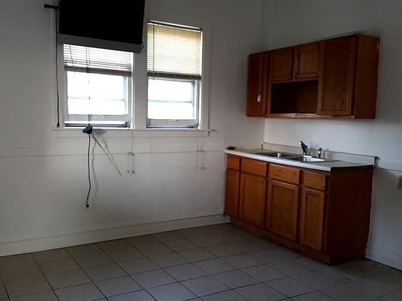 5th image of 4742 W Shakespeare Ave #2