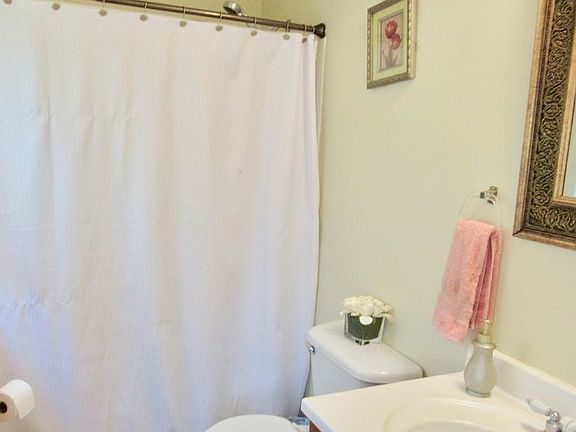 5th image of 308 Essex St