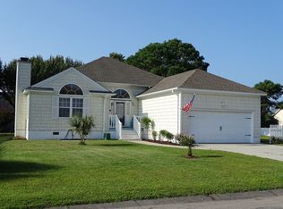 813 Settlers Ln, Kure Beach, NC 28449