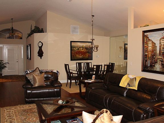 3rd image of 1101 Jardin Dr