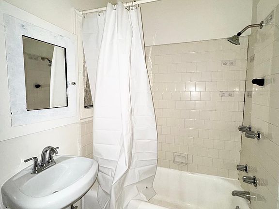 4th image of 7964 Fountain Ave APT 3
