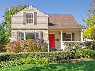 12 Mohawk Dr, Clarendon Hills, IL 60514