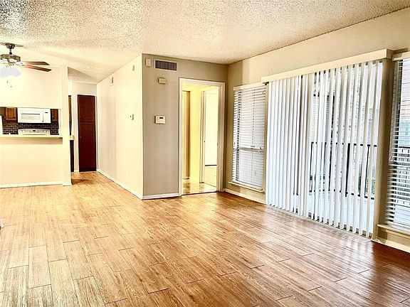 FAMILY ROOM OPEN TO THE KITCHEN