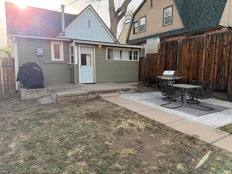 227 N Institute St — Photo 3