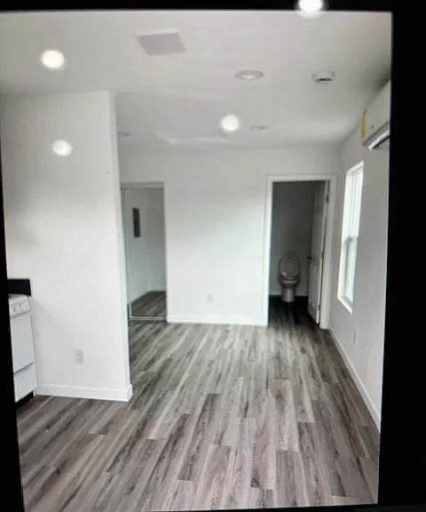 1402 S Hesperian St #2 — Photo 8