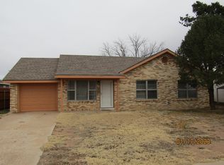 117 Flint Ave, Levelland, TX 79336