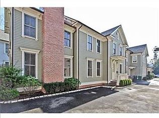 81 Sherwood Pl, Greenwich, CT 06830