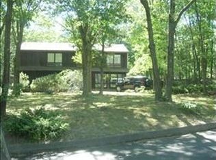 82 Ledgewood Dr, Smithtown, NY 11787