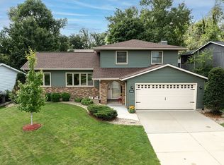 2903 Falcon Dr NE, Cedar Rapids, IA 52402