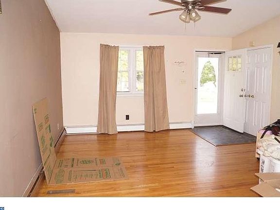 2nd image of 206 Lauren Dr