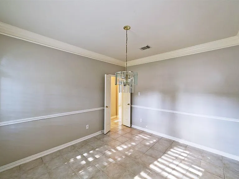 407 Groveton Ridge Ln — Photo 9