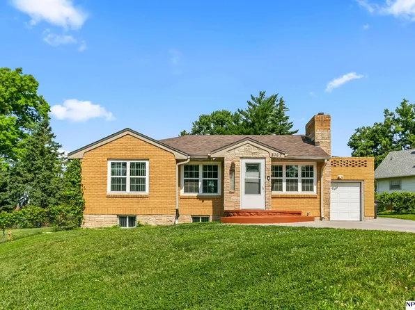 3702 N 60th St, Omaha, NE 68104