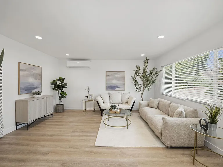 308 S Laurel St — Photo 5