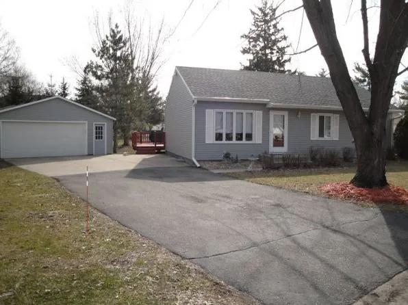 412 8th Street Cir, Prairie Du Sac, WI 53578