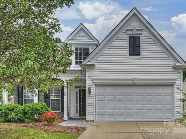 8703 Heron Glen Dr, Charlotte, NC 28269