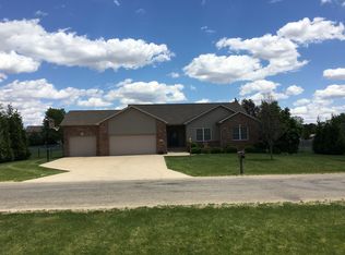 213 Dasher Dr, Heyworth, IL 61745