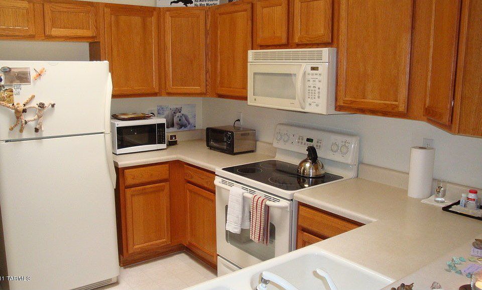 1st image of 555 W Deerview Ct