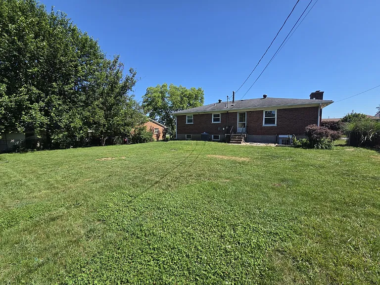 521 Stonehaven Dr — Photo 32