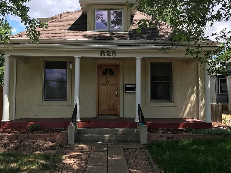 828 E Platte Ave — Photo 2