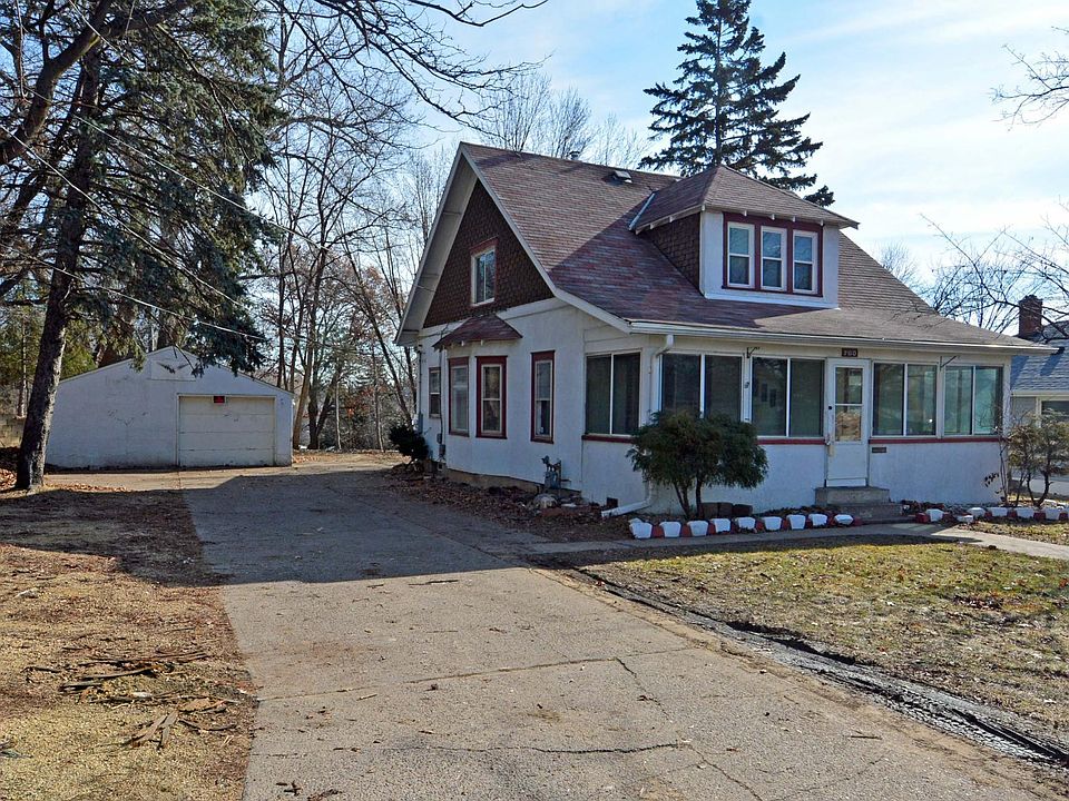 1st image of 400 White Bear Ave N