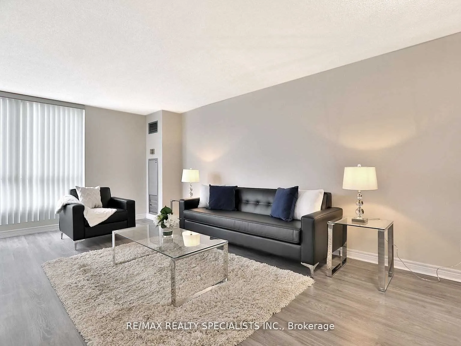 3 bed, $2,850 — Photo 2