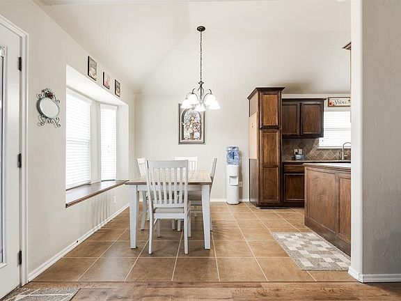 3rd image of 18212 Scarborough Dr