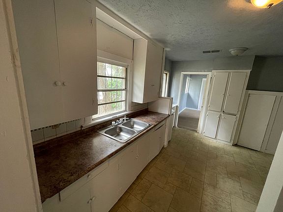 5th image of 3310 Lillian St