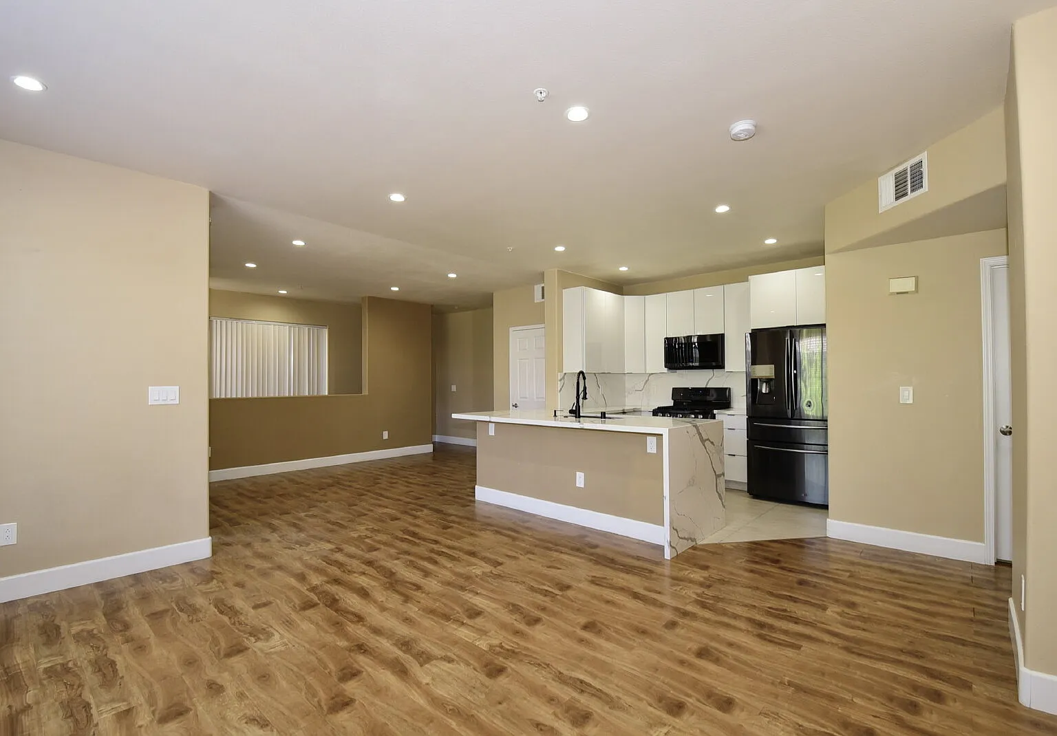 2 bed, 2.0 bath, 1278 sqft, $1,890 — Photo 3