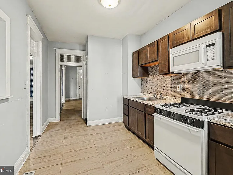 409 N Edgewood St — Photo 13