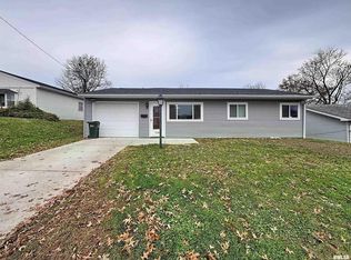 1336 W 38th Pl, Davenport, IA 52806