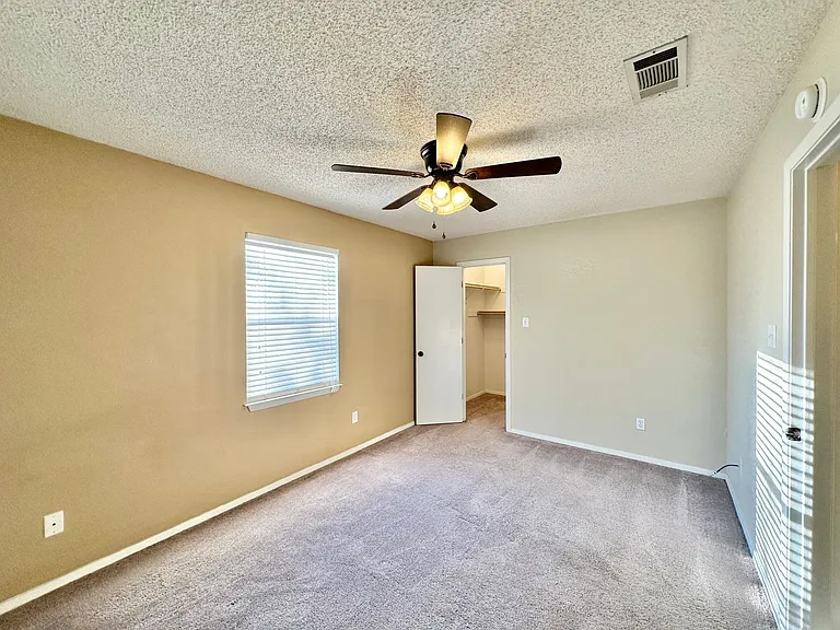 401 W Lincoln Ave — Photo 19