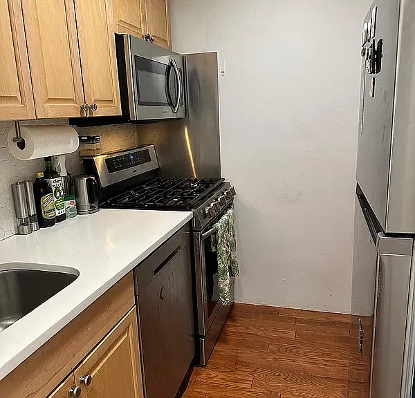 170 W 23rd St #4P — Photo 8