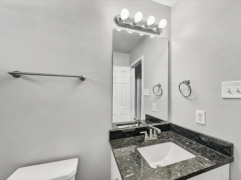13211 Ambrosa Dr — Photo 11