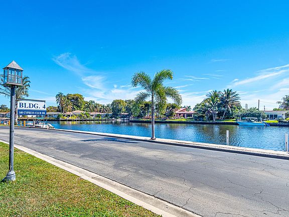 4th image of 140 Cypress Club Drive #422