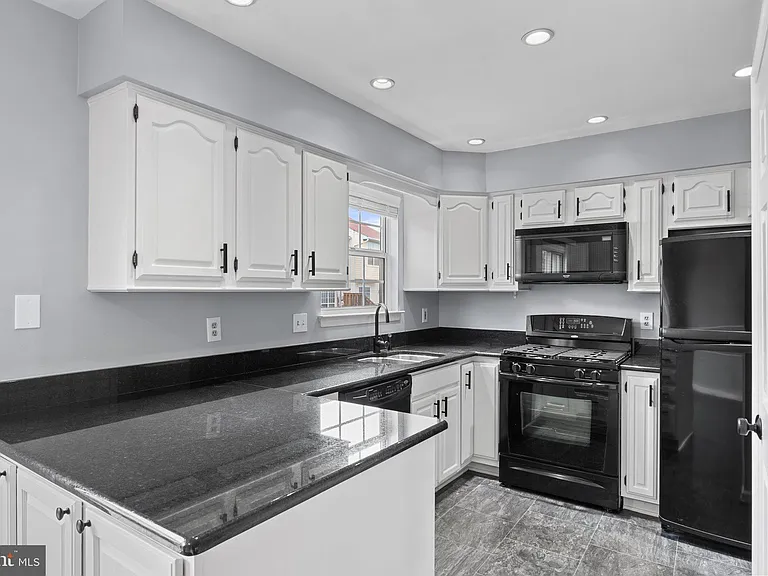 6804 Signature Cir — Photo 9