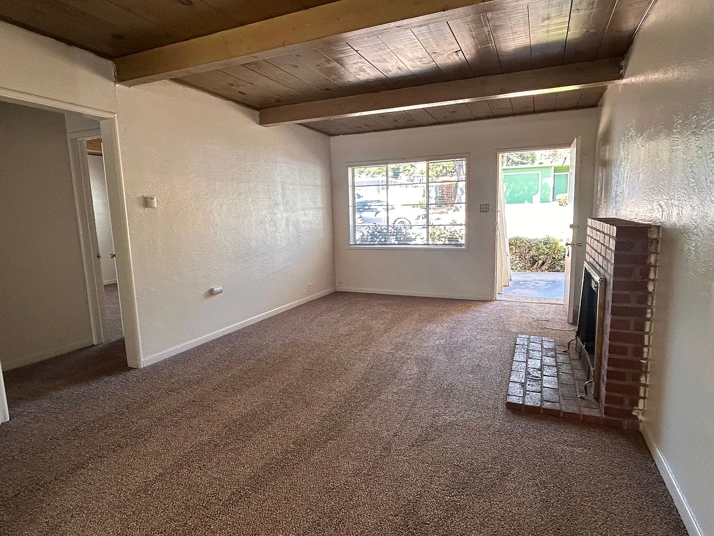 2537 Greta Place — Photo 4