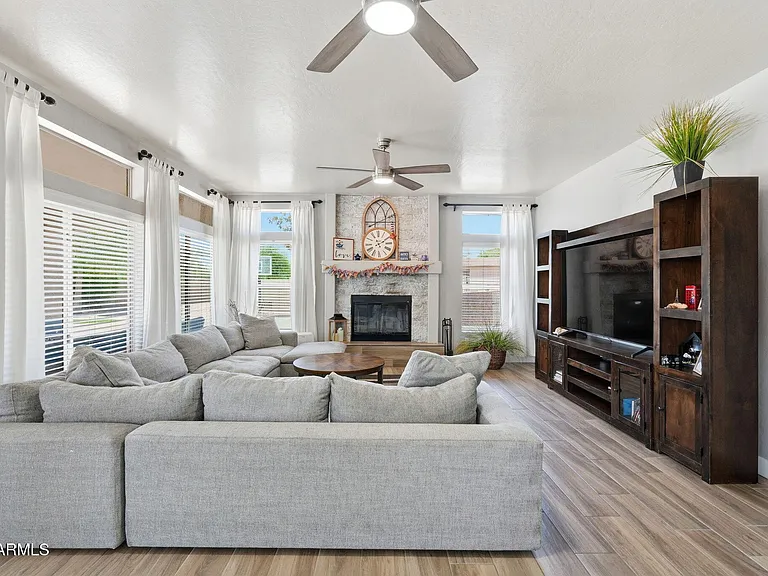 2575 E Drake St — Photo 19