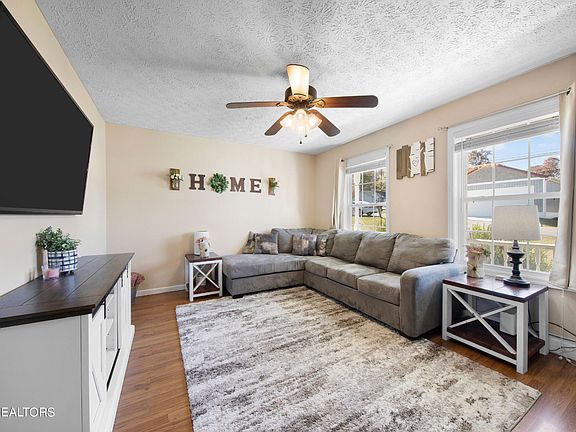 5th image of 163 Kay Springs Cir